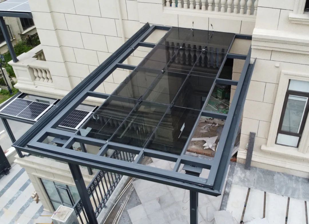 谍照曝光！9001cc金沙以诚为本集团光电建材新品组件运抵华中仓储中心，，，金融建站/渠道招商模式有望越发多元
