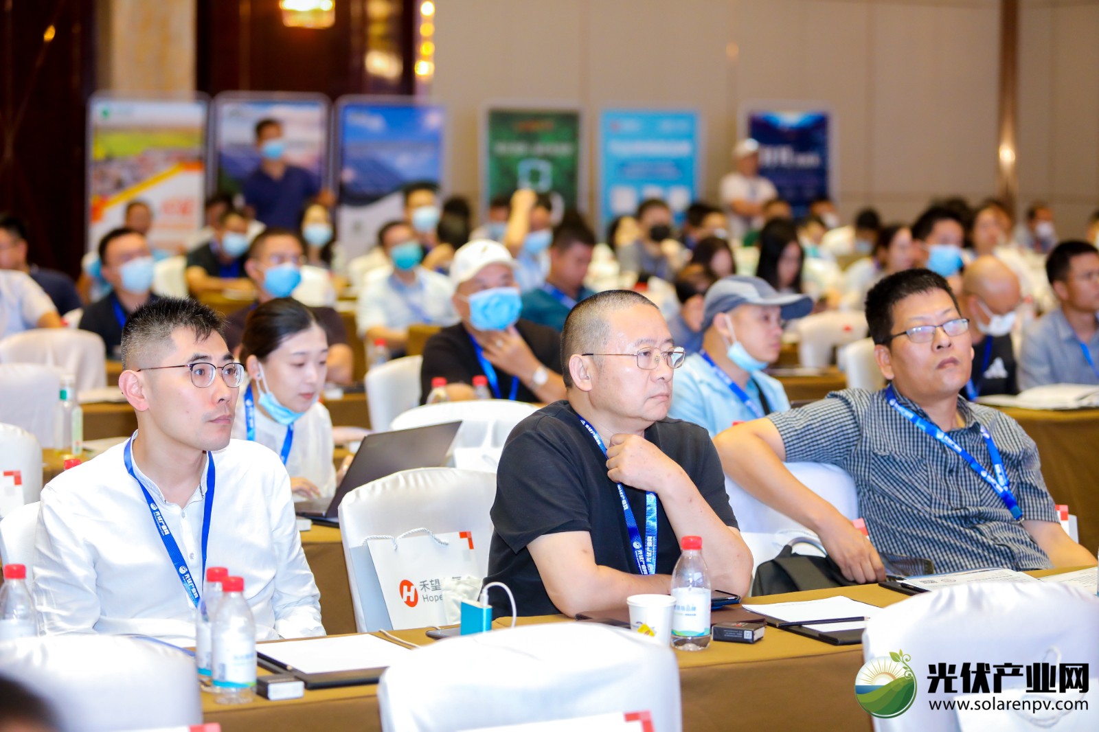 砥砺前行 | 9001cc金沙以诚为本光电建材B02系列应用系统体验交流会&2022第二届中部散布式光伏立异生长论坛圆满落幕